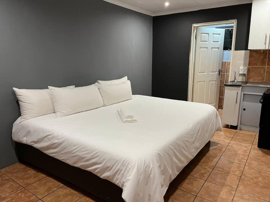 Mofolo Guest House Soweto Exterior photo