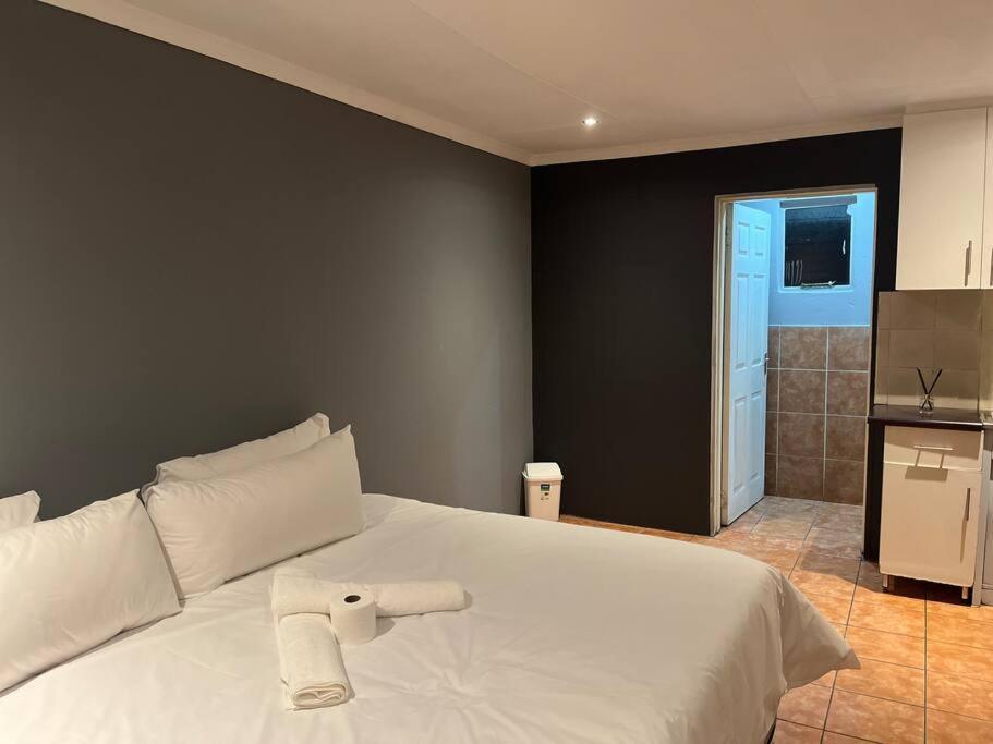 Mofolo Guest House Soweto Exterior photo