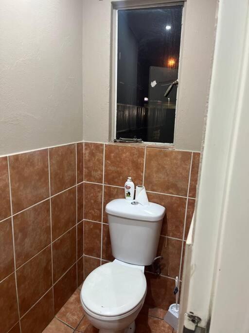 Mofolo Guest House Soweto Exterior photo