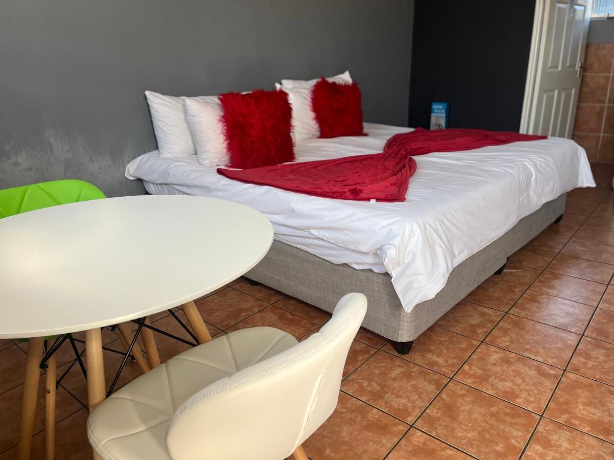 Mofolo Guest House Soweto Exterior photo