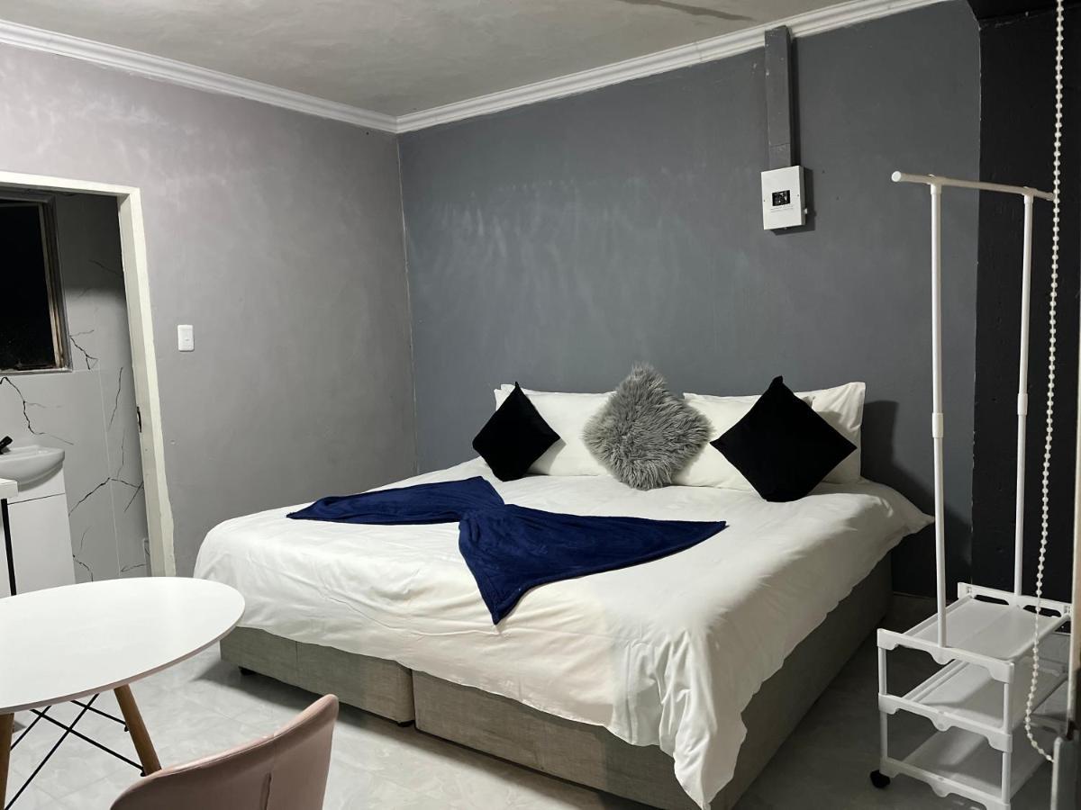 Mofolo Guest House Soweto Exterior photo
